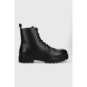 Kožne cipele Calvin Klein Jeans TRANSP COMBAT MID LACEUP LTH za muškarce, boja: crna, YM0YM00755