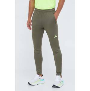 Hlače za trening adidas Performance Train Essentials Seasonal boja: zelena, s tiskom