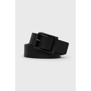 Kožni remen Levi's boja crna