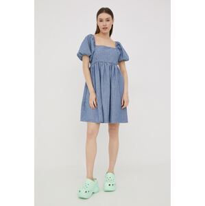 Traper haljina Levi's mini, širi se prema dolje